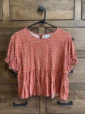 Short sleeve ruffle blouse